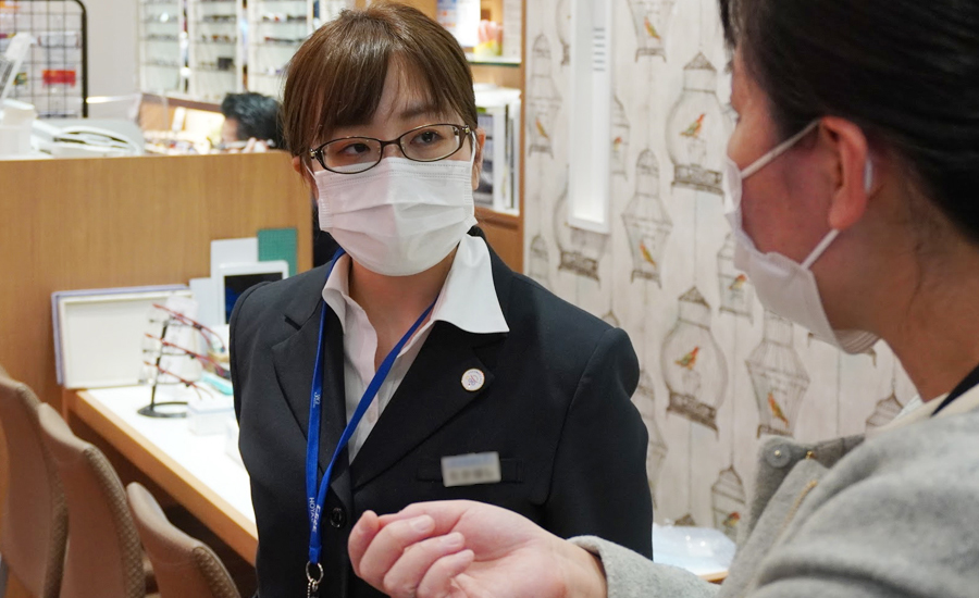 子ども眼鏡専門店スタッフ
